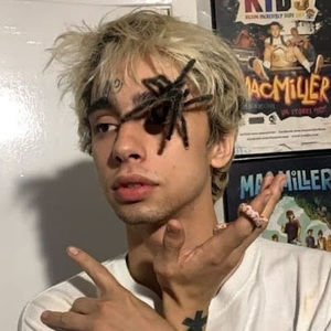 Meet your Posher, Shareefa